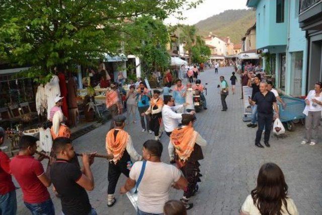 Göcek'te Renkli Yörük Yürüyüşü