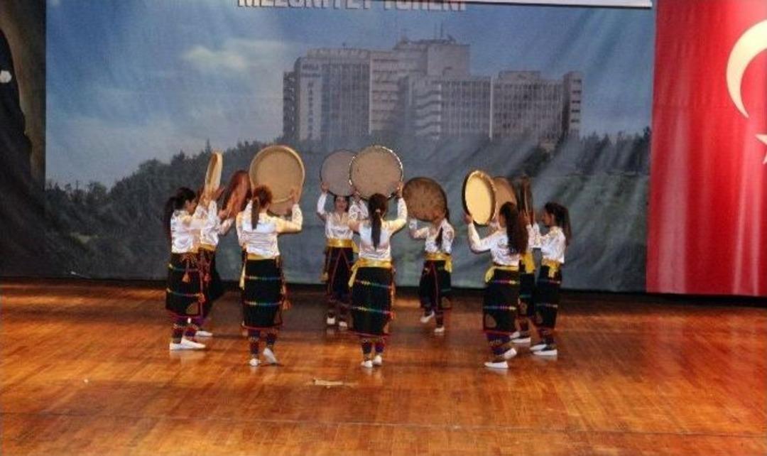 Dicle &Uuml;niversitesi Mezunları Kep Attı