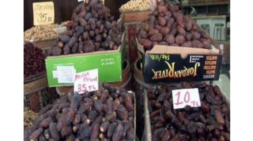 Ramazanın Vazge&ccedil;ilmezi Hurmalar Tezgahtaki Yerini Aldı