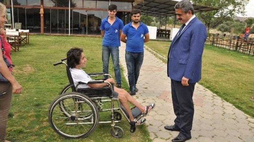 Otizmli &Ccedil;ocukların Y&uuml;z&uuml; G&uuml;l&uuml;yor