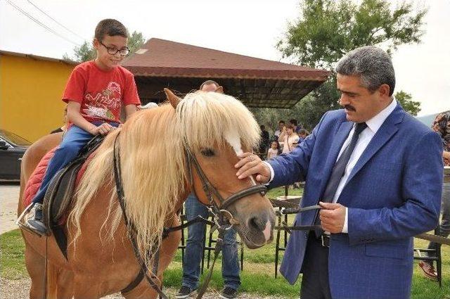 Otizmli &Ccedil;ocukların Y&uuml;z&uuml; G&uuml;l&uuml;yor 1