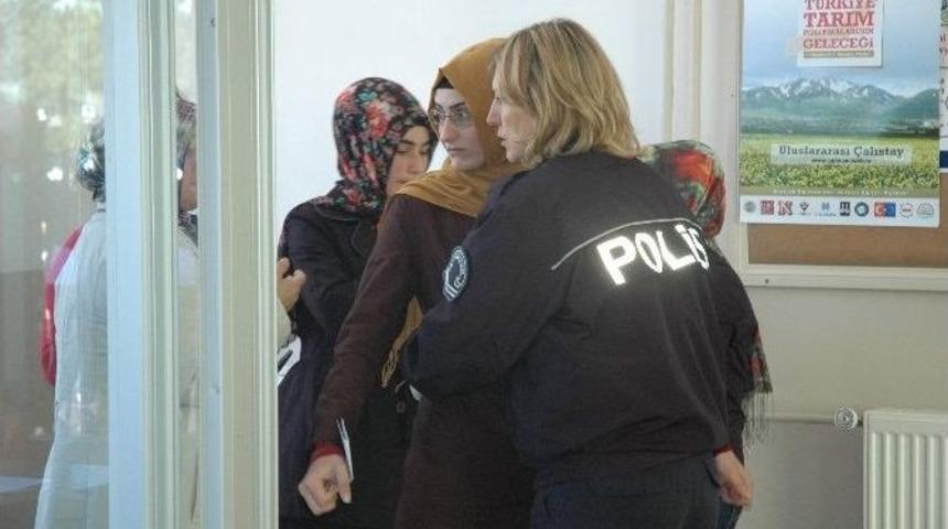 Sınava Girişteki Yoğun G&uuml;venlik &Ouml;nlemi Emanet&ccedil;ilere Yaradı
