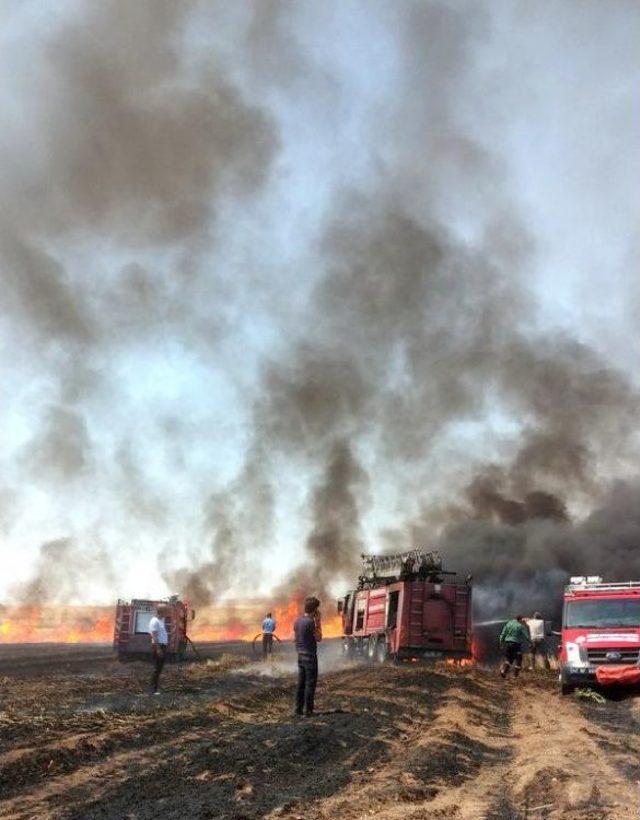 Yangın Söndürmeye Giden Itfaiye Aracı, Alevlerin Arasında Kalarak Yandı