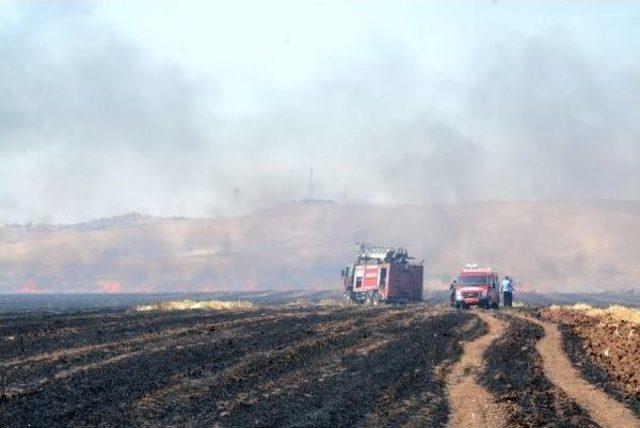 Yangın Söndürmeye Giden Itfaiye Aracı, Alevlerin Arasında Kalarak Yandı