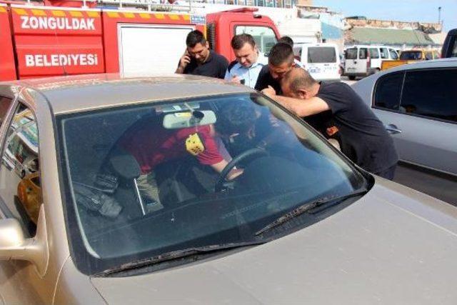 Arkadaşının Uyurken Kapısını Kilitlediği Otomobilde Mahsur Kaldı 1