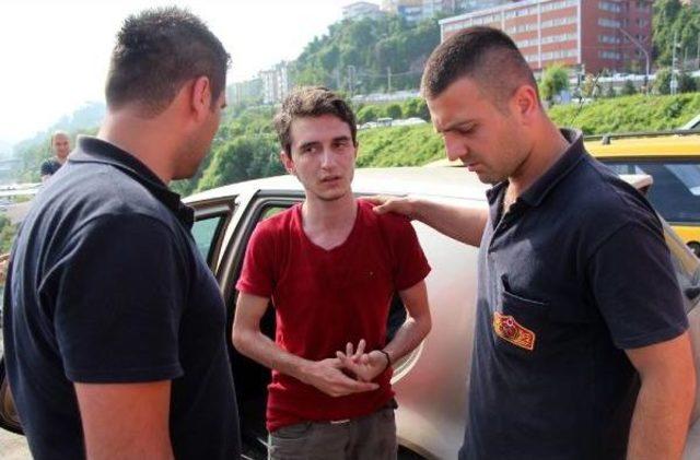 Arkadaşının Uyurken Kapısını Kilitlediği Otomobilde Mahsur Kaldı 2