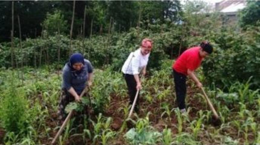Karadeniz Kadını İki Kat Fazla &Ccedil;alışıyor