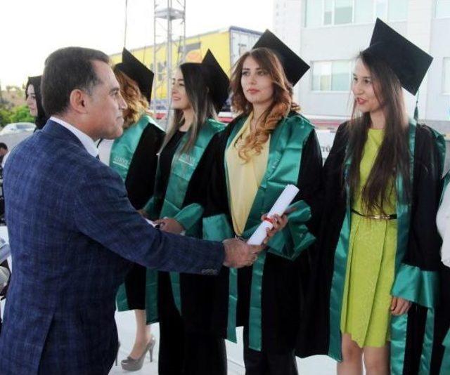 Zirve Üniversitesi’Nde 1272 Öğrenci Mezun Oldu