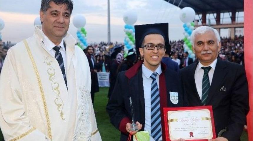 Karab&uuml;k &Uuml;niversitesi 7 Bin &Ouml;ğrenciyi Mezun Etti