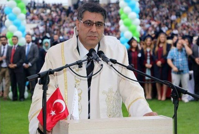 Karab&uuml;k &Uuml;niversitesi 7 Bin &Ouml;ğrenciyi Mezun Etti 1