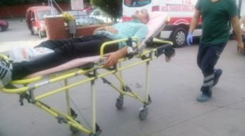 Avm&rsquo;de Bı&ccedil;aklı Kavga: 3 Yaralı