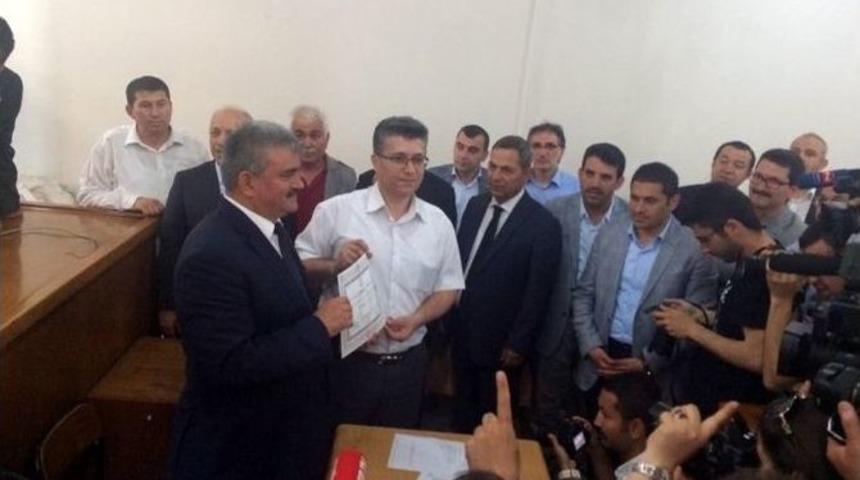 &Ccedil;aturoğlu Mazbatasını Aldı