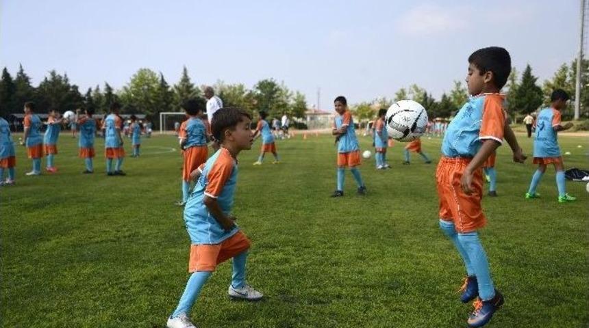 Geleceğin Yıldızları Sahada