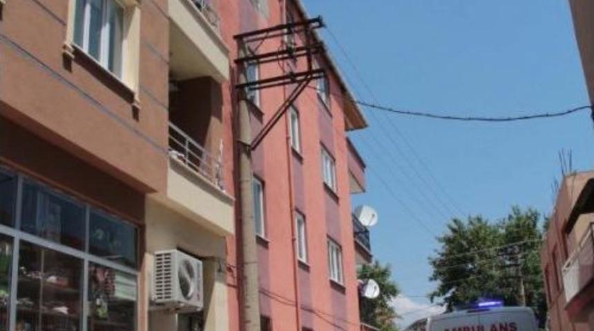Balkon Demirlerini Silerken D&uuml;şen 85 Yaşındaki Kadın &Ouml;ld&uuml;