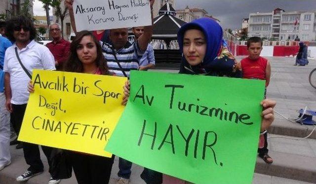 Hayvanseverler Avcılık İhalesini Protesto Etti