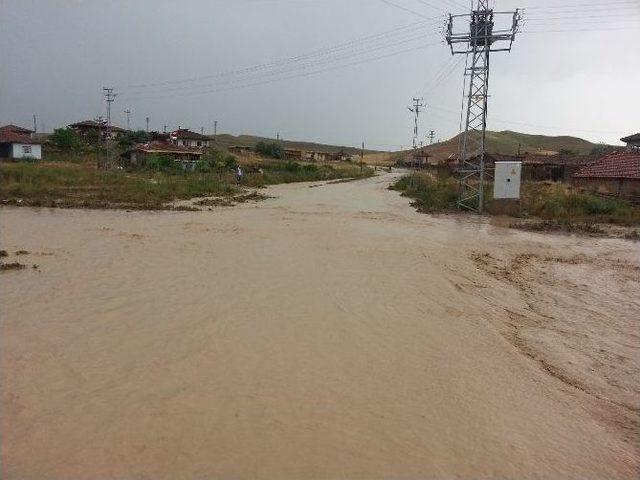 Çankırı’da Sel Tarım Arazilerine Zarar Verdi