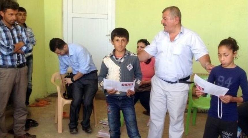 Kan Davası Nedeniyle 58 &Ouml;ğrenciye Karnelerini &Ouml;ğretmenleri G&ouml;t&uuml;rd&uuml;