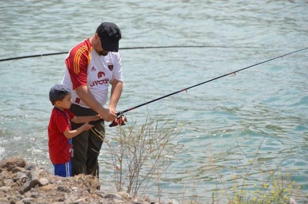 Kayseri&rsquo;de Balık Tutma Yarışması