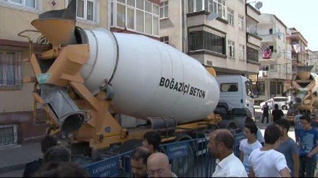 Gaziosmanpaşa'da Yan Yatan Binaya Beton Takviyesi