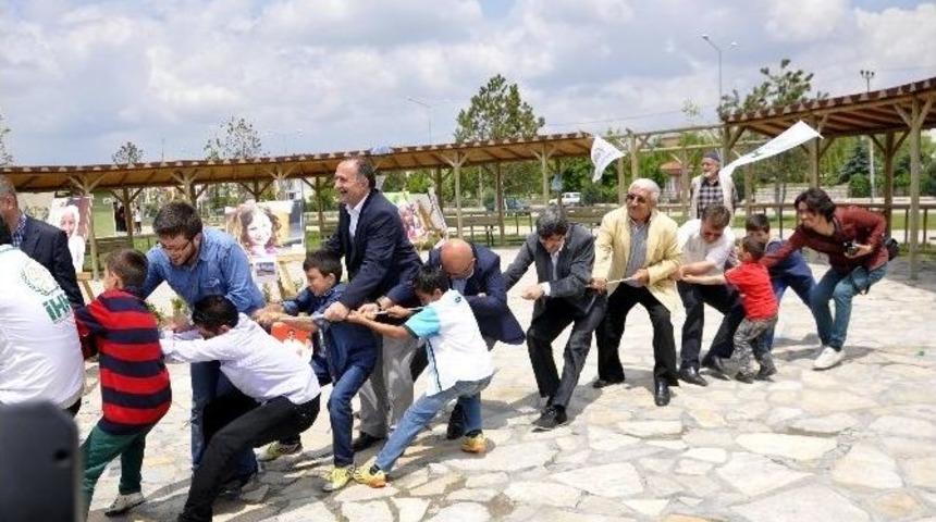 İhh Afyonkarahisar&rsquo;daki Yetim &Ccedil;ocukları Sevindirdi