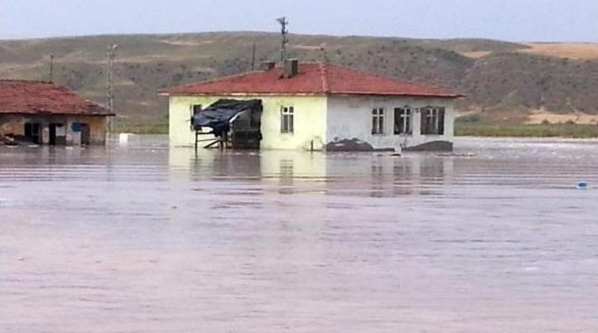 &Ccedil;ankırı&rsquo;Da Hasat Bekleyen K&ouml;yl&uuml;y&uuml; Sel Vurdu