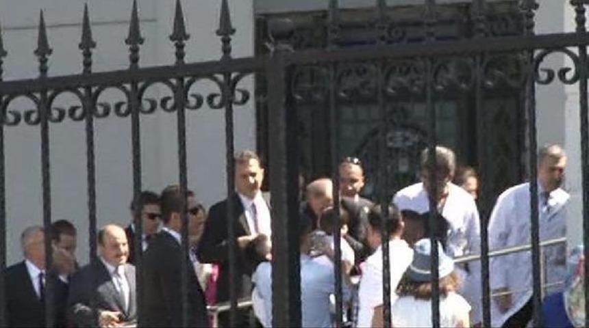 Cumhurbaşkanı Erdoğan, Hastanede Tedavi G&ouml;ren Yazar Şenler'i Ziyaret Etti