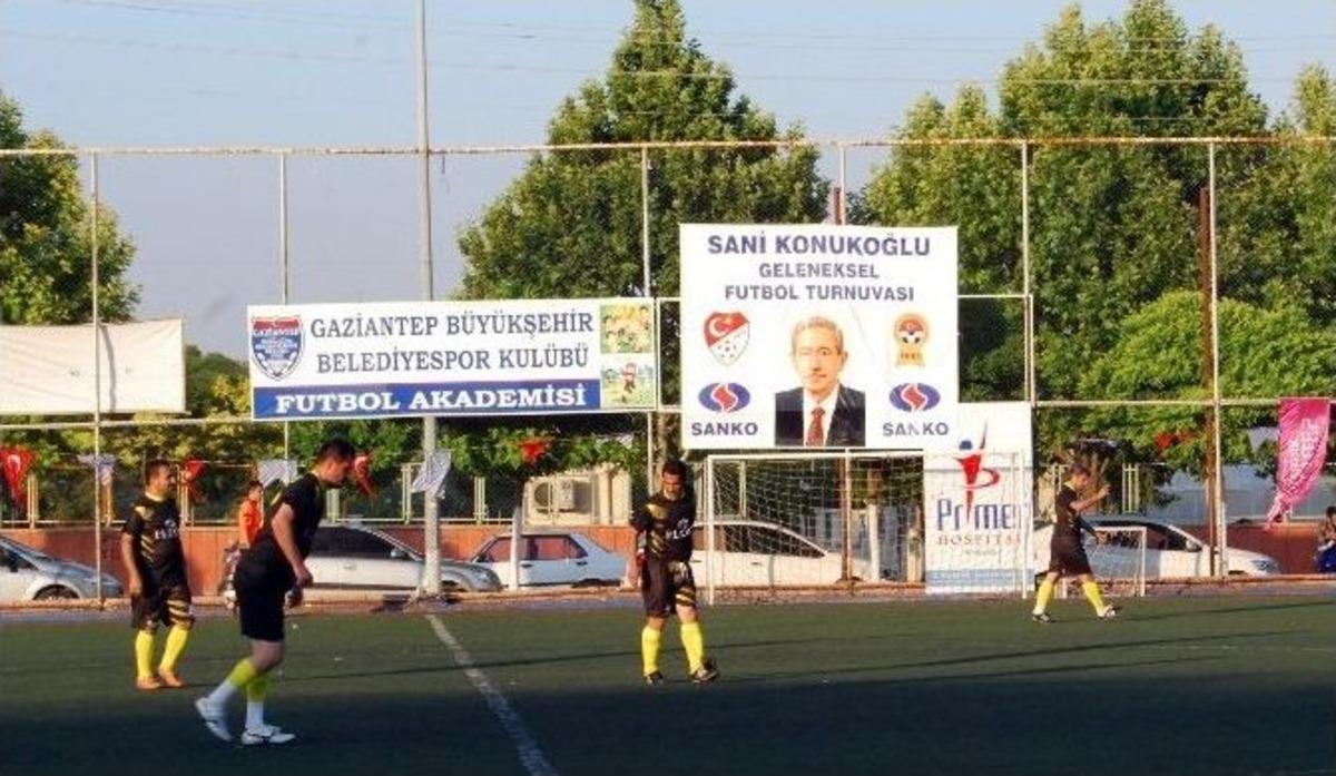 Geleneksel Sani Konukoğlu Futbol Turnuvası