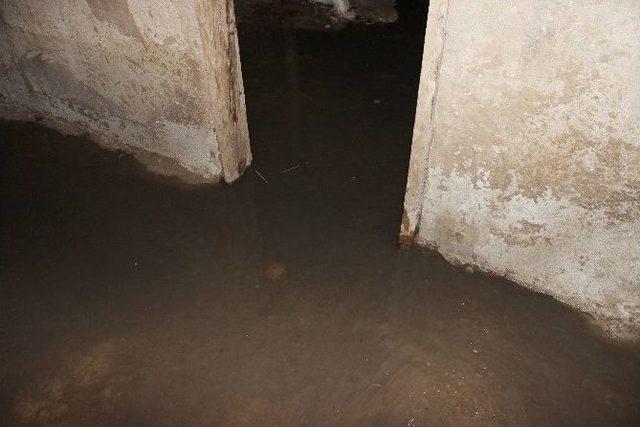 Tavşanlı&rsquo;da Bodrum Katları Sular Altında Kaldı 1