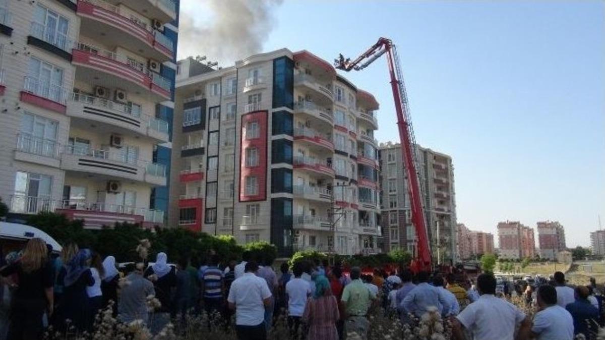 &Ccedil;atı Katındaki Yangın Paniğe Neden Oldu