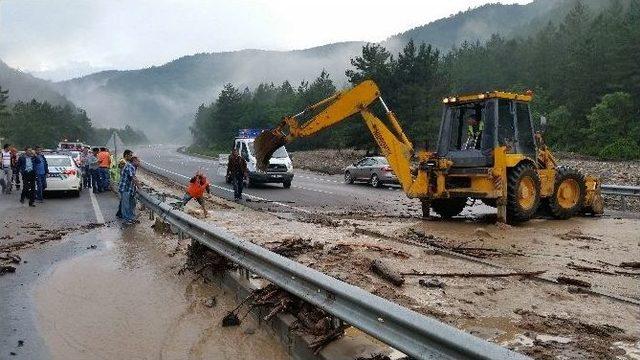 Zonguldak-mengen Karayolunda Sel