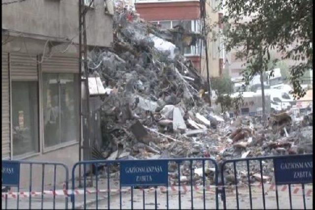 Gaziosmanpaşa da Yan Yatan Bina Yıkıldı 2