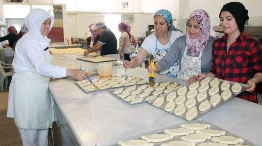 Kumlucalı Kadınlara Pasta Yapım Kursu