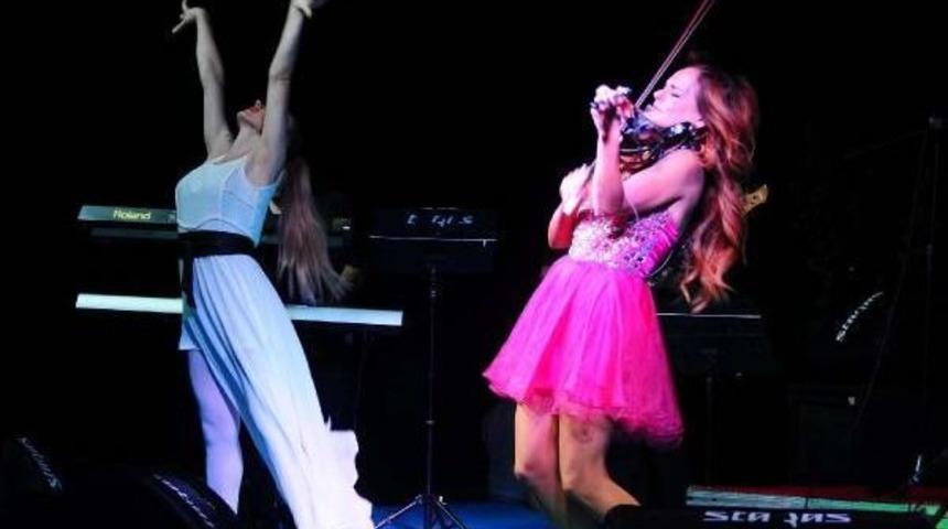 &Uuml;nl&uuml; Keman Virt&uuml;&ouml;z&uuml; Anderson'dan Muhteşem Resital