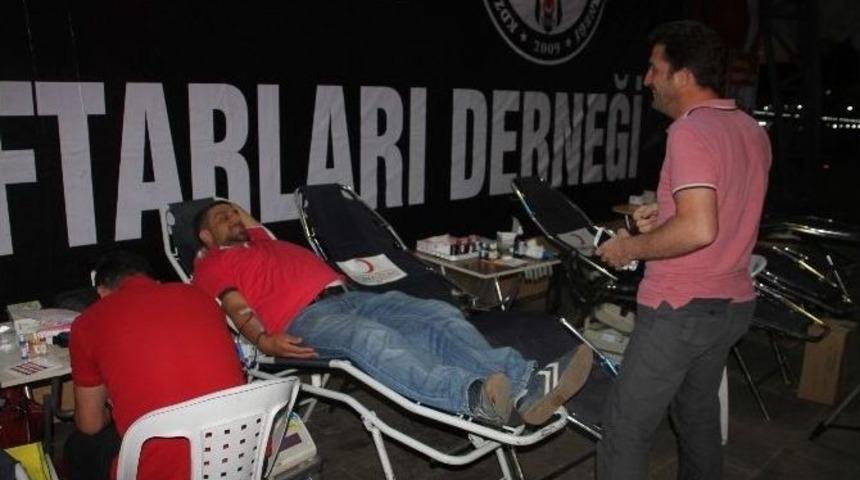 Beşiktaşlılar L&ouml;semili &Ccedil;ocuklar İ&ccedil;in Kan Verdi