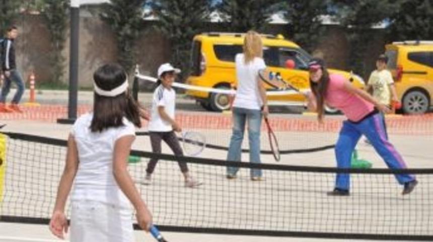 Malatya&rsquo;da Tenise İlgi Her Ge&ccedil;en G&uuml;n Artıyor