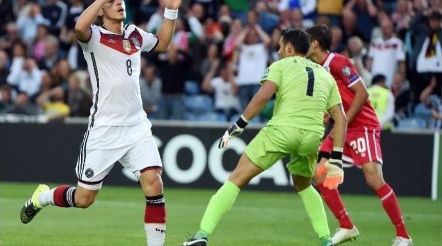 Almanya, Zayıf Rakibine Gol Yağdırdı