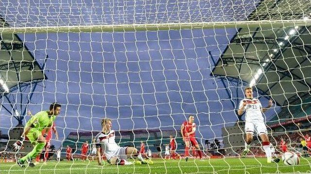 Almanya, Zayıf Rakibine Gol Yağdırdı 2