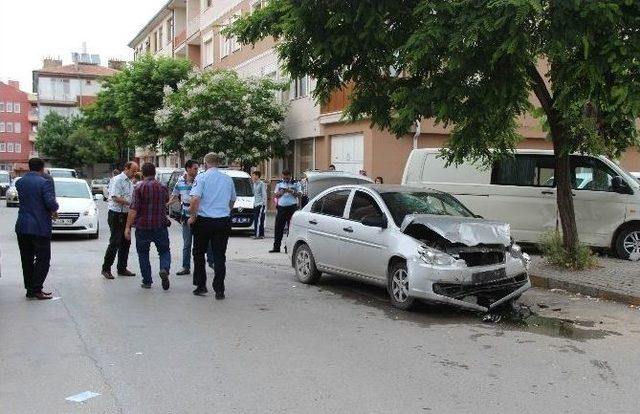 Şüpheli Kovalayan Polis Aracı Kaza Yaptı: İki Yaralı