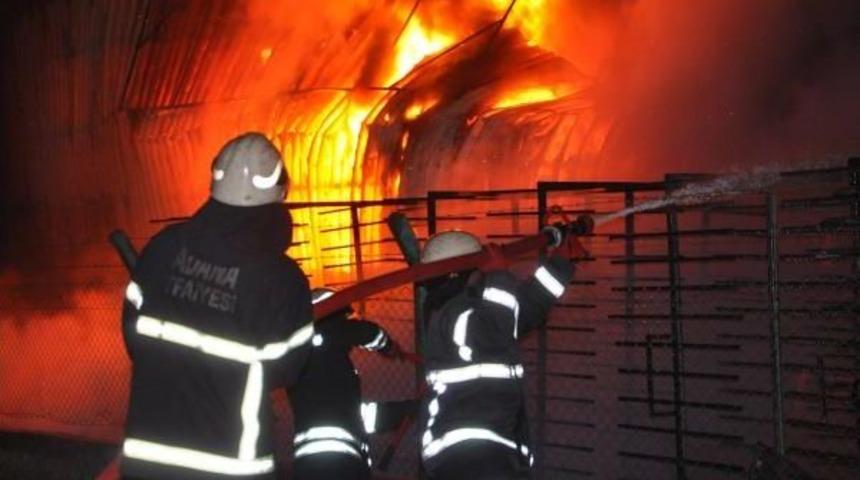 Adana'da Yangın Fabrikayı K&uuml;l Etti