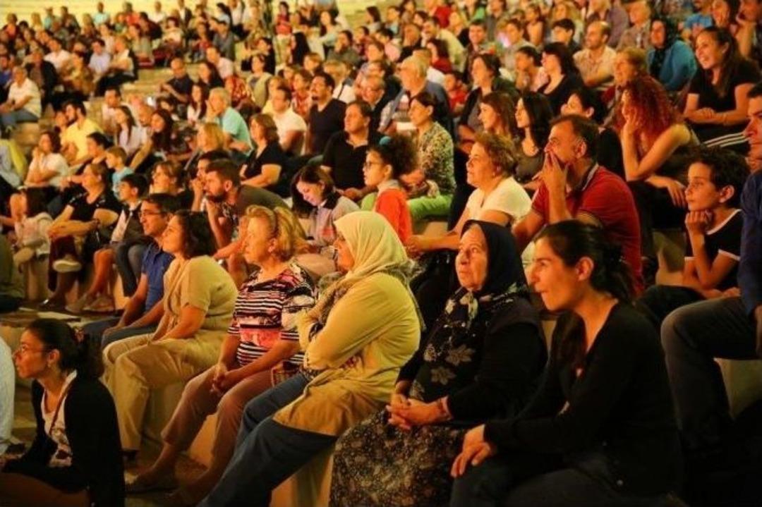 Uygur Kardeşlerden Kahkaha Dolu Oyun