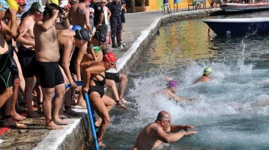 Barış Ve Dostluğa Kula&ccedil; Attılar