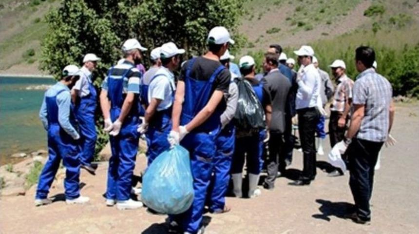 H&uuml;k&uuml;ml&uuml;ler Tarihi Ve Turistik Yerleri Temizleyerek Cezalarını Tamamlıyor