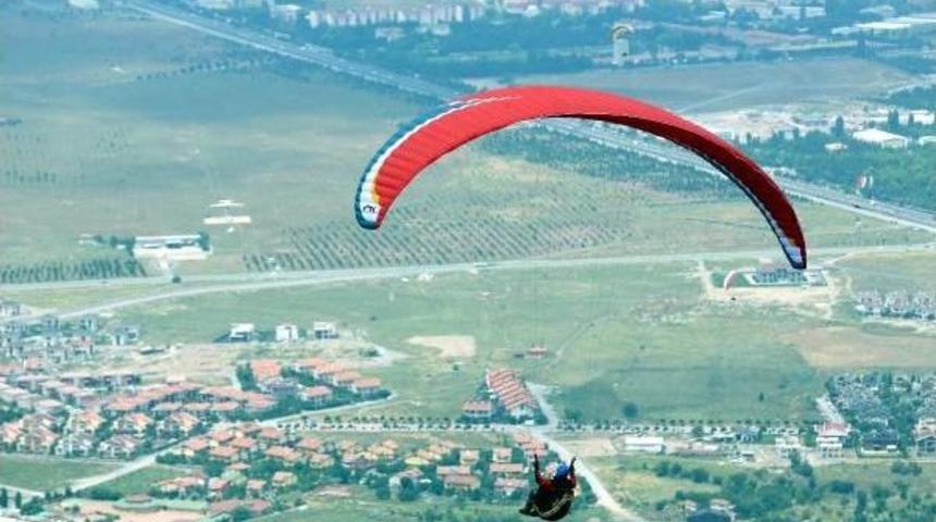 Yama&ccedil; Paraş&uuml;t&uuml;'nde Renkli G&ouml;r&uuml;nt&uuml;ler