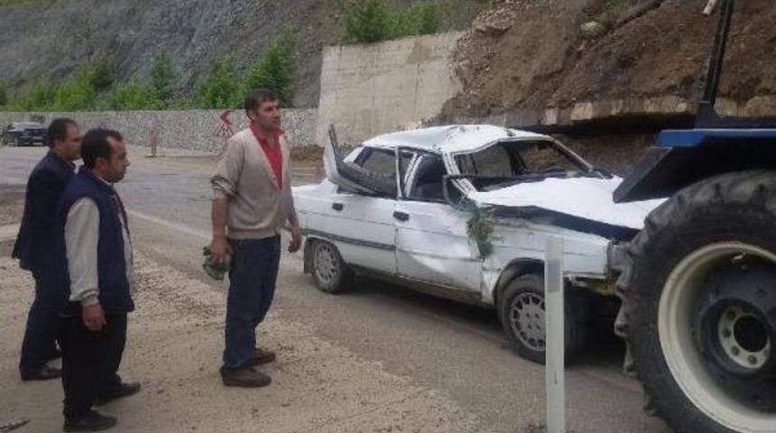 Kayalıklara &Ccedil;arpan Otomobildeki 2 Kişi Yaralandı
