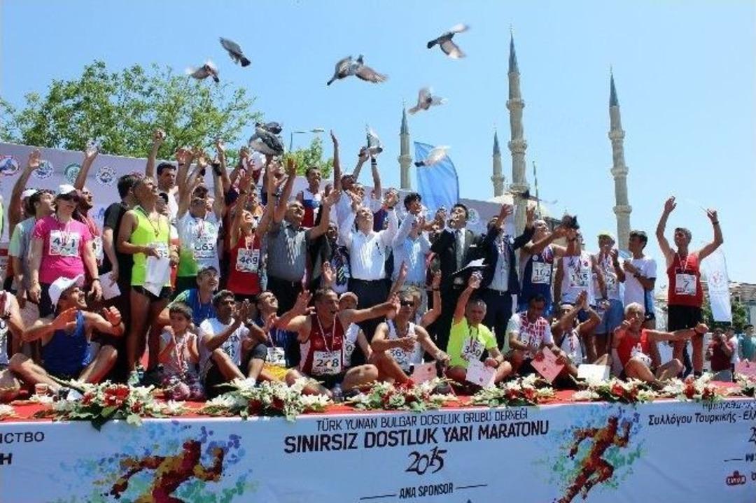 Sınırsız Dostluğa Koştular