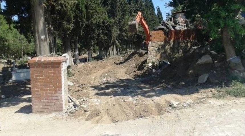 G&ouml;me&ccedil;&rsquo;te Mezarlık Yolu Yapımı Başladı