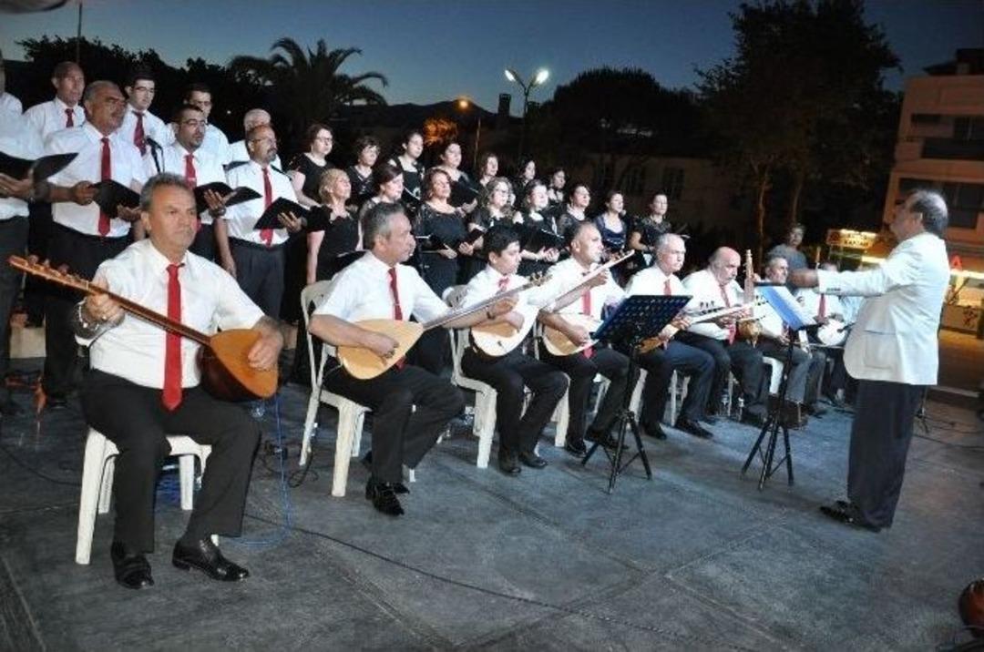 Edremit Thm Korosundan Meydan Konseri