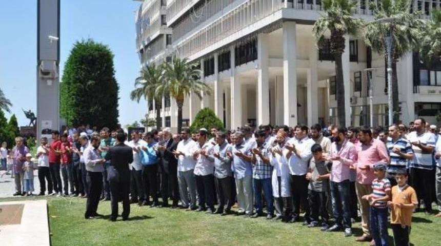 Diyarbakır'da &Ouml;ld&uuml;r&uuml;len İhya- Der'li I&ccedil;in İzmir'de Gıyabi Cenaze Namazı