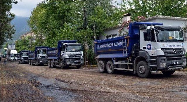 B&uuml;y&uuml;kşehirden G&uuml;ndoğmuş Sokaklarına Sıcak Asfalt 1