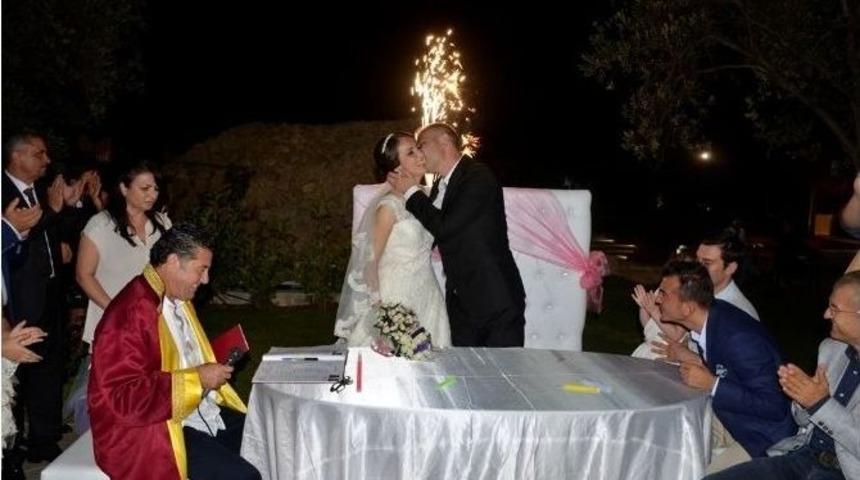 Gen&ccedil; &Ccedil;iftin Nikahını Başkan Kocadon Kıydı